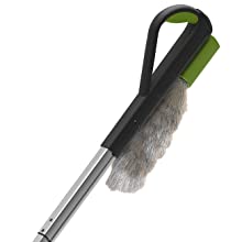 The duster attached to the handle of the Gtech HyLite 2