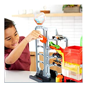 ​Hot Wheels City Ultimate Octo Car Wash Playset with No-Spill Water Tanks & 1 Color Reveal Car