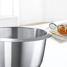 3.9 l bowl: Large bowl for optimum preparation of doughs.