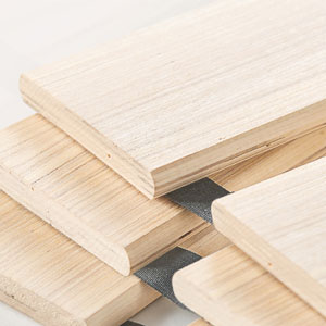 Long lasting support: Bed with wood slats