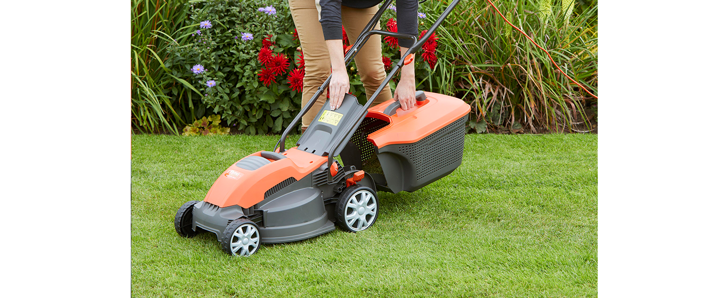 large grassbox with tongue design making it easier to remove and dispose of your grass clippings
