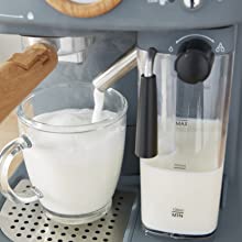 Milk frothing steamer with 500ml capacity