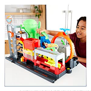 ​Hot Wheels City Ultimate Octo Car Wash Playset with No-Spill Water Tanks & 1 Color Reveal Car
