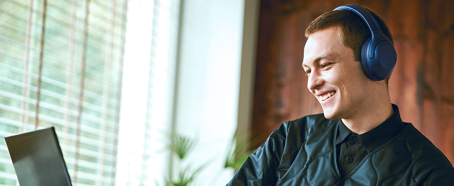 Built-in mic for easy conversation