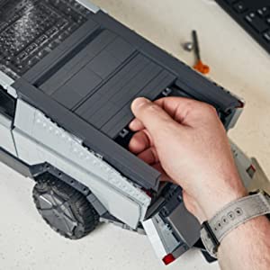 Retractable tonneau cover.