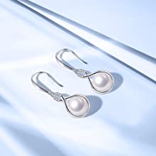 pearl earrings 