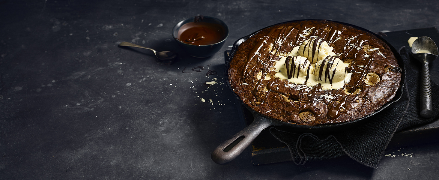 Olive and broccoli pizza