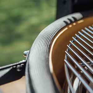 Mesh gasket for improved seal to keep the smoke inside with the steaks hamburgers and other meats