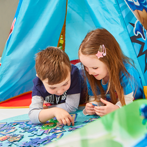 Pop up play tent door