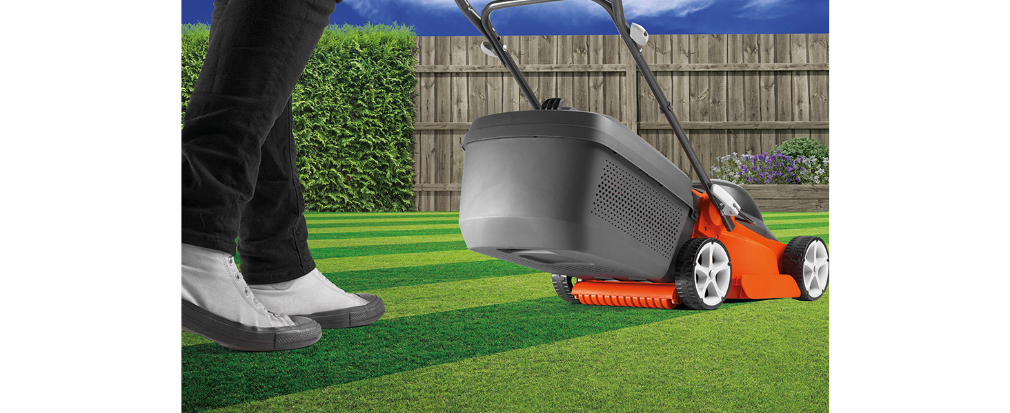 Equipped with an integrated rear roller to create a neat striped finish to your lawn.