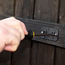 Only requires 2 screws to hold up the lights