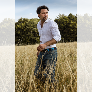 Man wearing Azules Belt