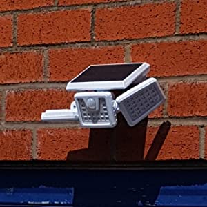 3 freely rotatable lamp heads