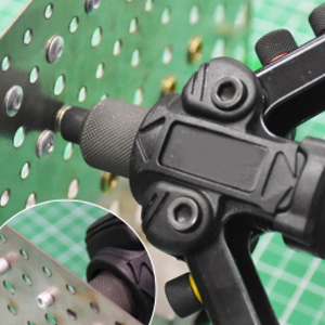 Hand Nut Riveter Operation