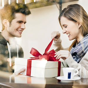 romantic gifts for girlfriend