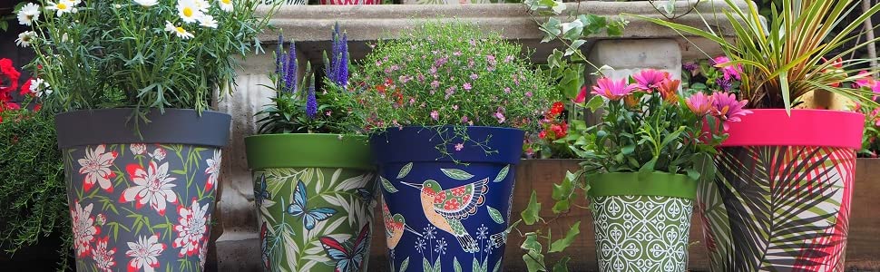 Multiple ridges elevate your plant pots for better drainage