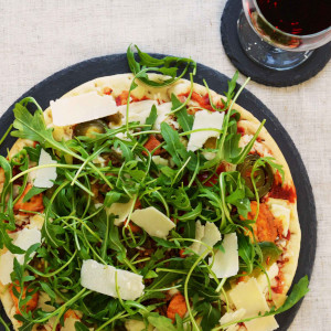 Close up of protective padded foot on Argon Tableware Slate Placemat