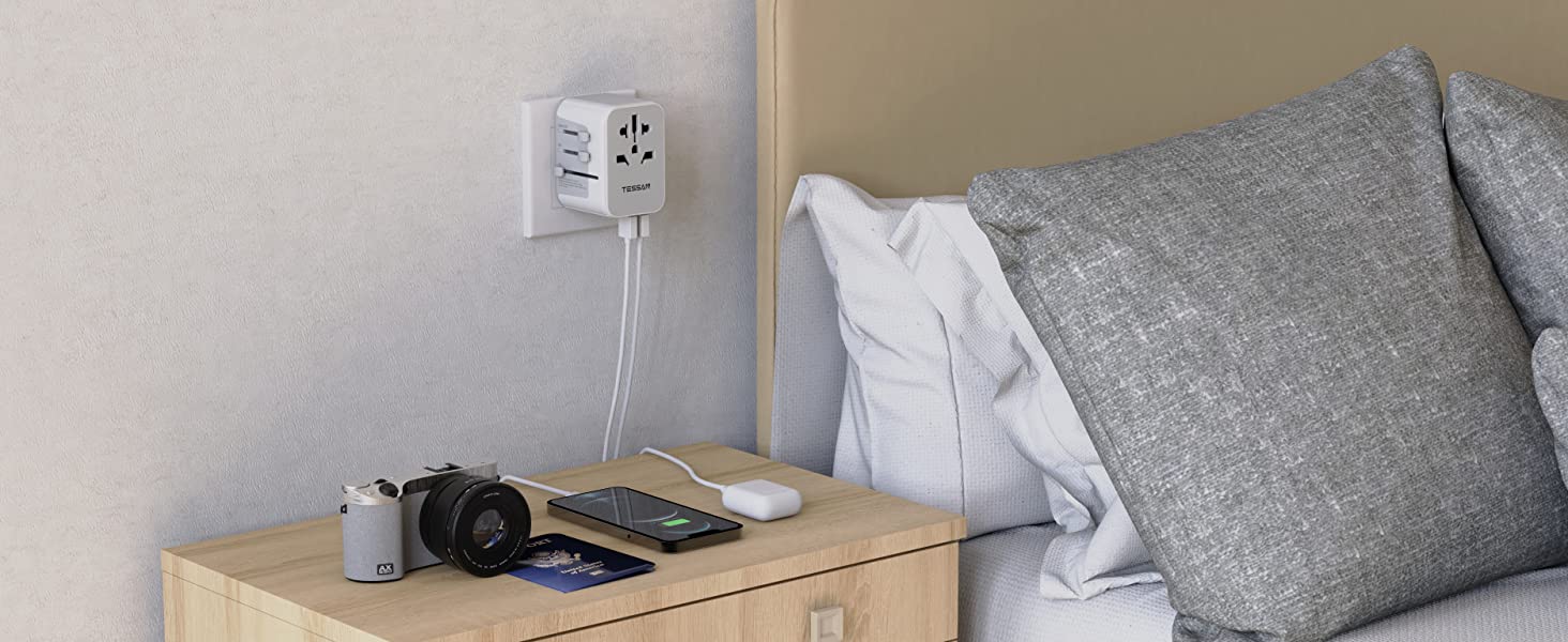 Worldwide travel adapter with USB universal travel adaptor worldwide contains 4USB and 1AC socket