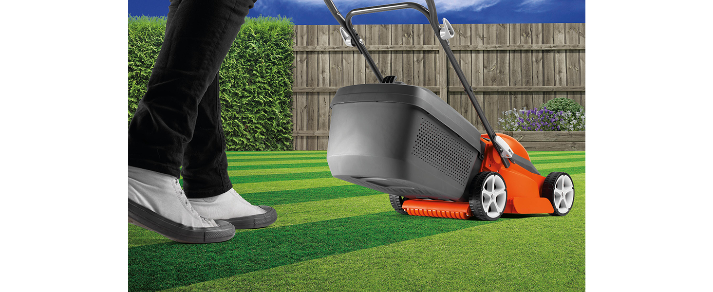 Equipped with an integrated rear roller to create a neat striped finish to your lawn.