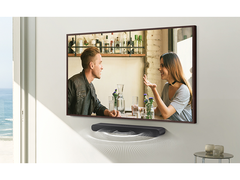 Built-in center speaker