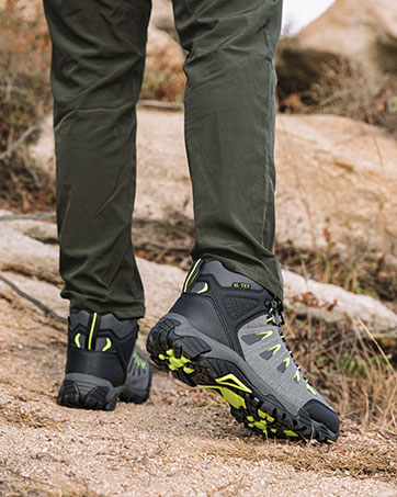 hiking boots mens waterproof