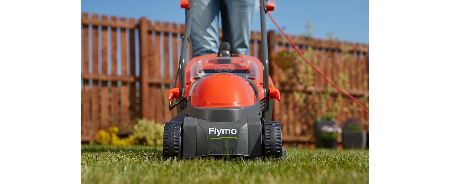 Equipped with a rear roller to create a striped effect on your lawn