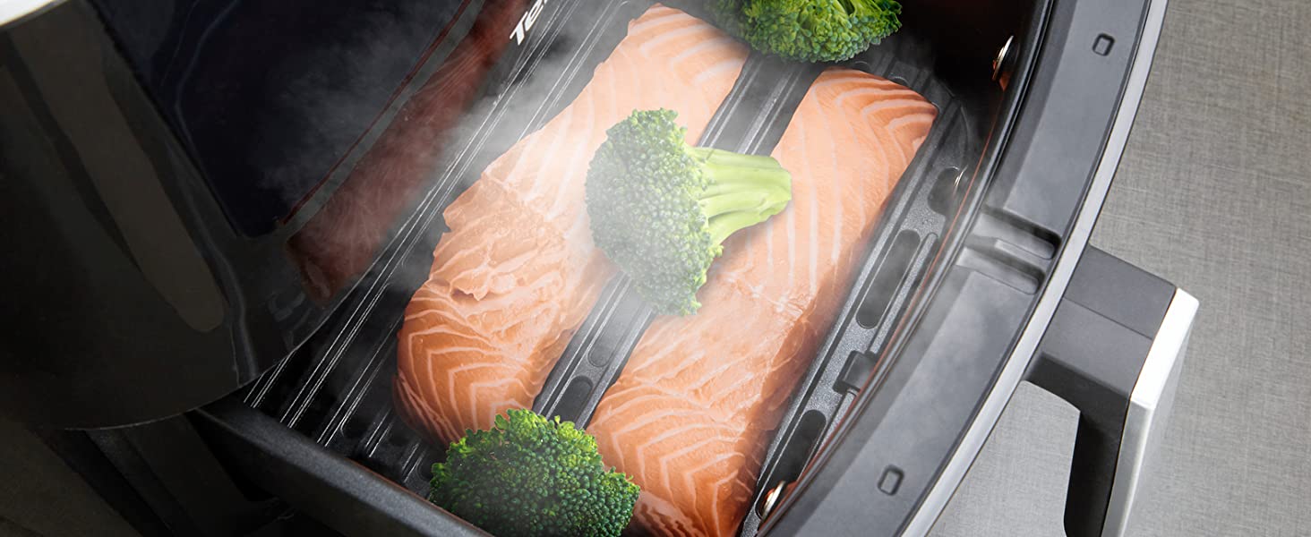 Steamed salmon and broccoli