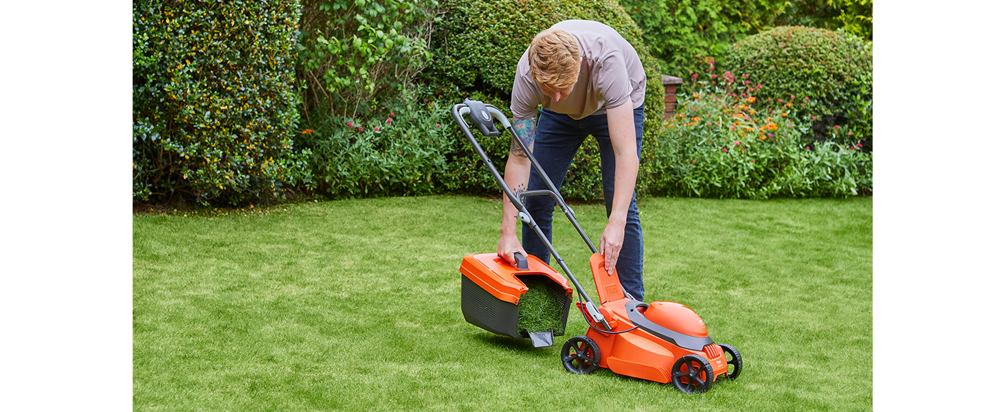 large grassbox with tongue design making it easier to remove and dispose of your grass clippings