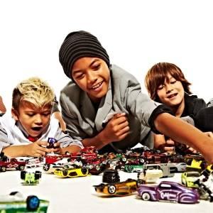 Instant starter collection with 5 Hot Wheels cars in 1 pack!
