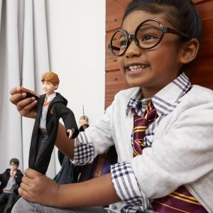 Harry Potter Ron Weasley Collectible Doll (10.5-in) with Hogwarts Uniform, Gryffindor Robe and Wand
