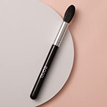 blush makeup brush