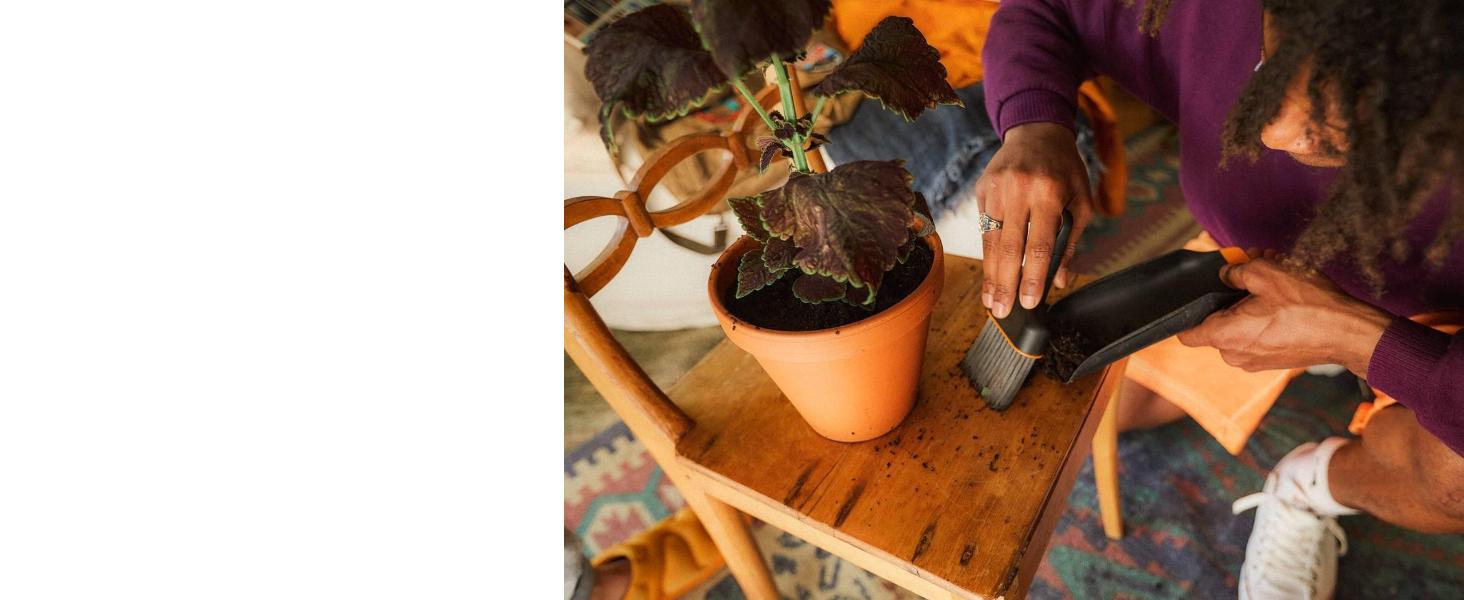 Fiskars Urban Plant Care planting shovel with brush