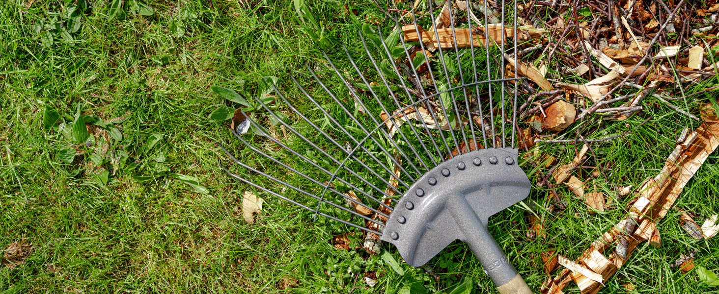 JCB Heritage Lawn Rake 20 Teeth, 520mm Carbon Steel and Ash Handle | JCBHLR01