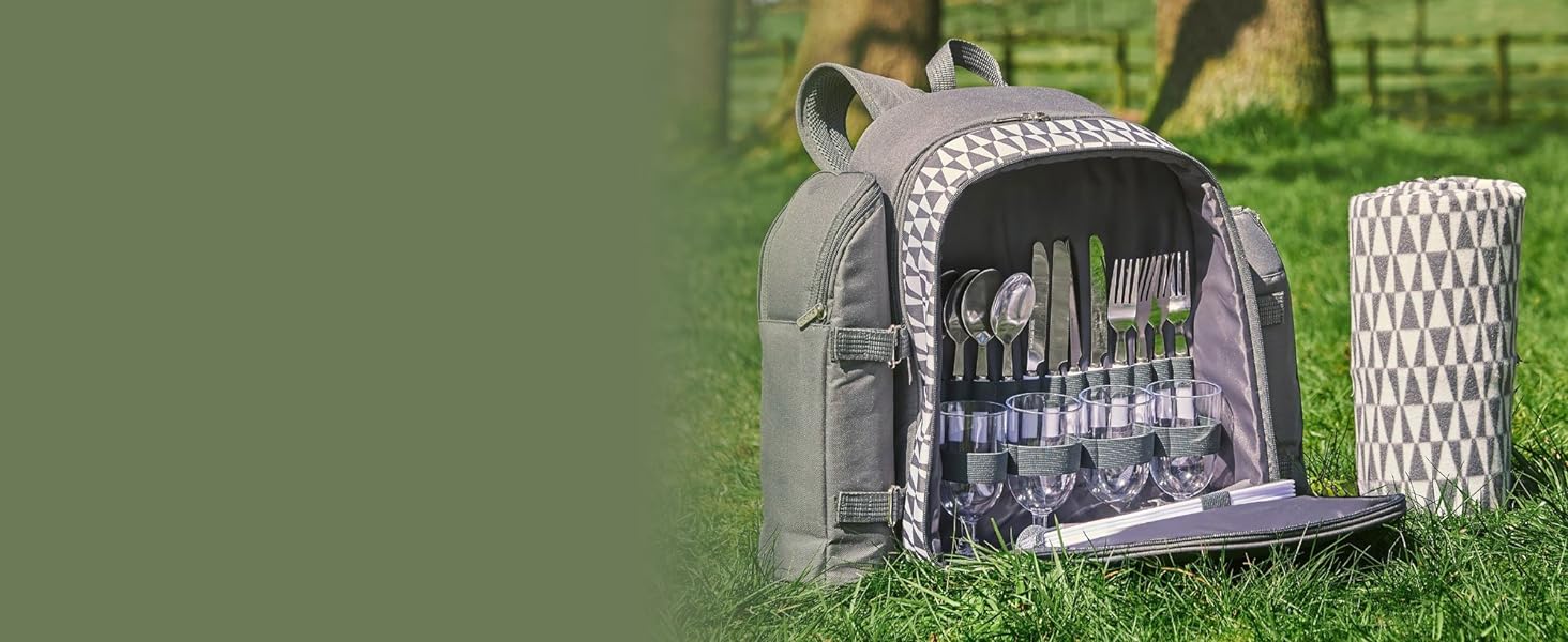 Picnic bag with blanket and dinner set