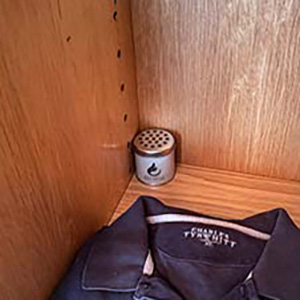 Reedless moth diffuser in wardrobe