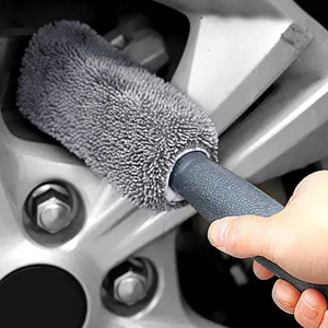 Tyre Brush for Reaching Tight Spaces